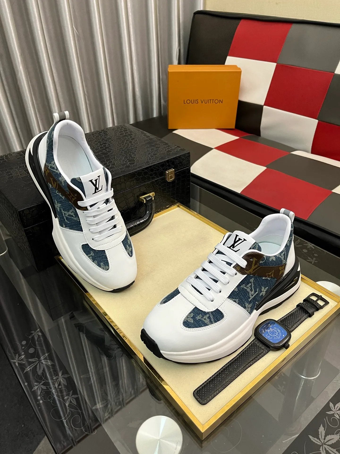 Men's shoes 💰458⌚️⌚️《Louis vuitton/LV Louis Vuitton》original quality.~ Unique modern style sneakers. 🏃A must-have casual shoe for trendy men😍😍 Original brand imported from Italy, imported original leather, cowhide lining (refuses to discolor and grind feet) sole: original sole provided by the original factory, French lazy style design ⚠️Fit to the feet, original quality, super comfortable original sole. Code number: 38-442️⃣Colors available